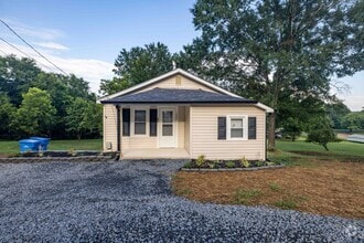 Building Photo - 1488 Hilltop St