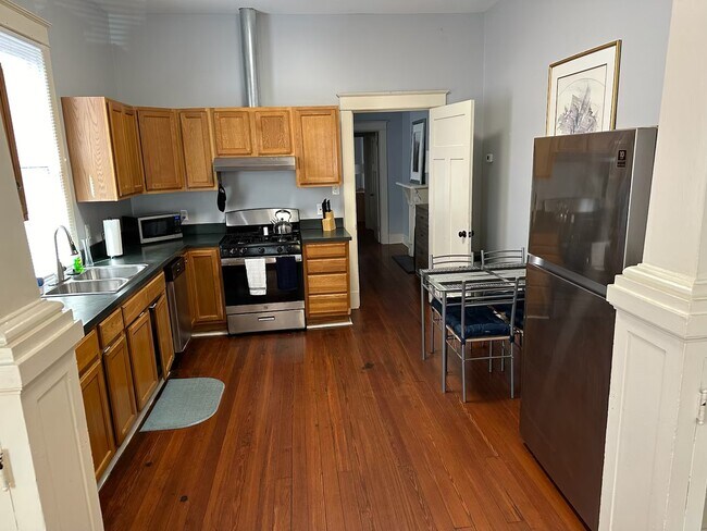 Building Photo - 1705 Rousselin Dr