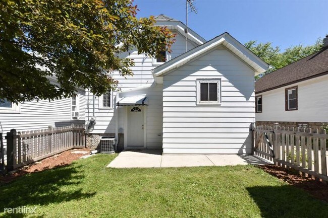 Building Photo - 2 br, 1 bath House - 6117 W St Paul