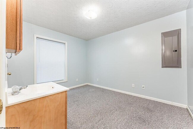 Building Photo - 336 Willey St