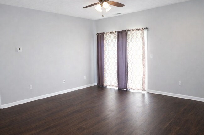 Foto del edificio - 9118 Clubhouse Dr