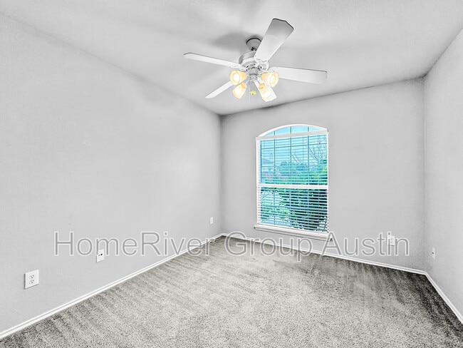Building Photo - 119 Dove Song Dr