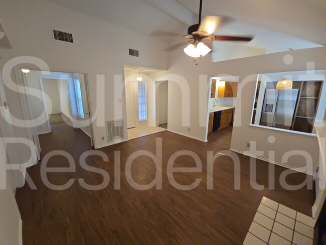Foto del edificio - 1607 Parkwood Dr