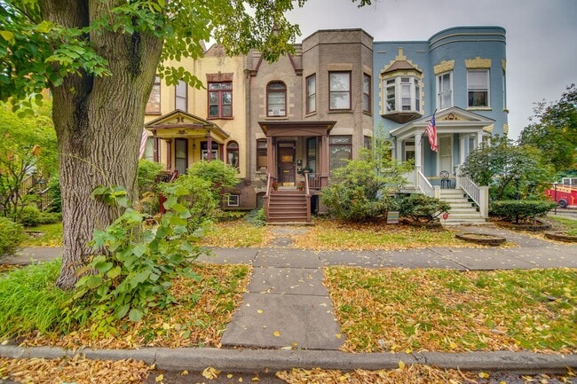 Building Photo - 315 S Maple Ave