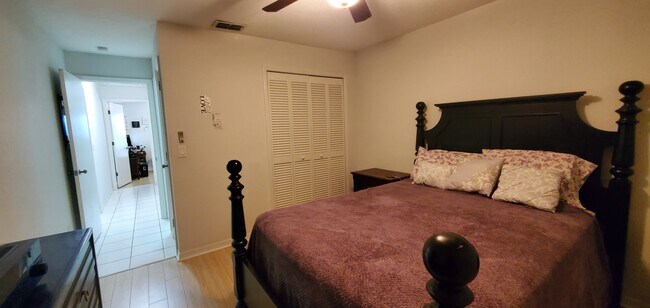 Foto del edificio - 5106 Gainesville Dr