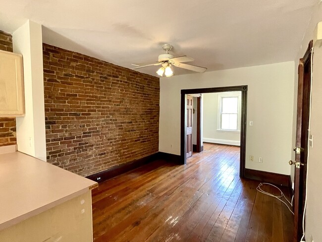 Building Photo - 6 Mead St