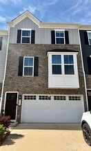 Building Photo - 909 Portrush Ln