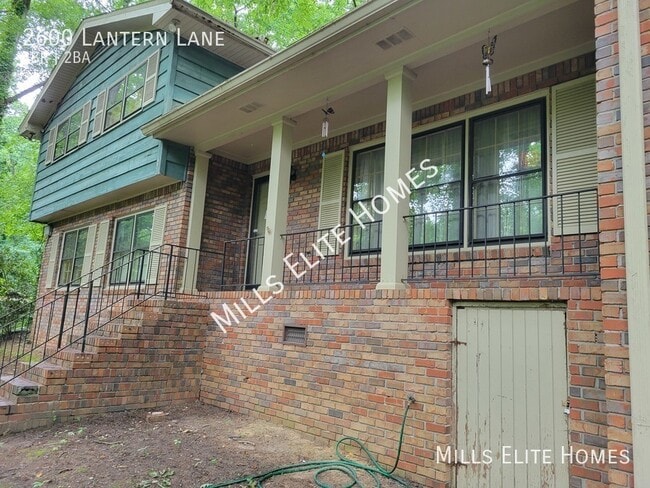Building Photo - Three Bedroom 2 Bathroom College Park Home...