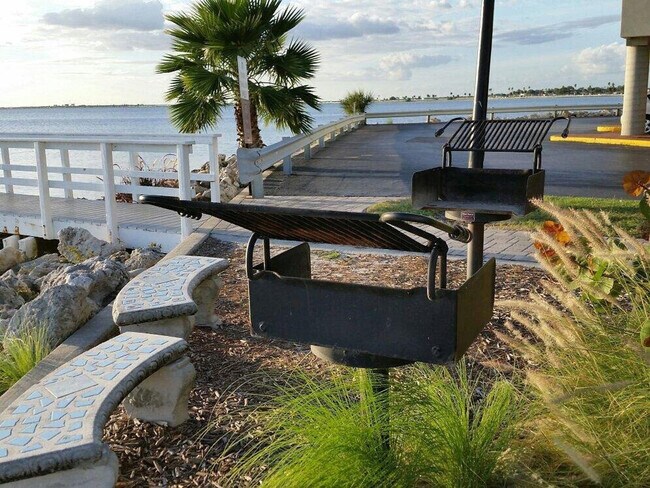 Foto del edificio - 2506 N Rocky Point Dr