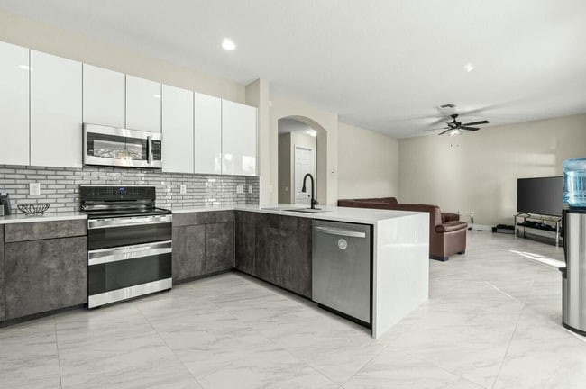 Building Photo - 7654 Jewelwood Dr