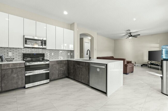 Foto del edificio - 7654 Jewelwood Dr