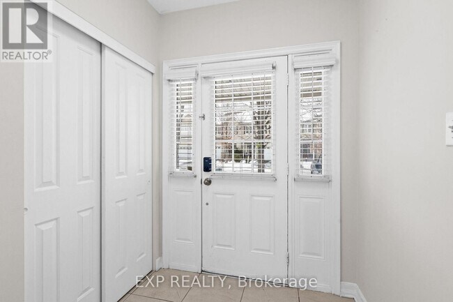 Building Photo - 552 Ashbourne Crescent