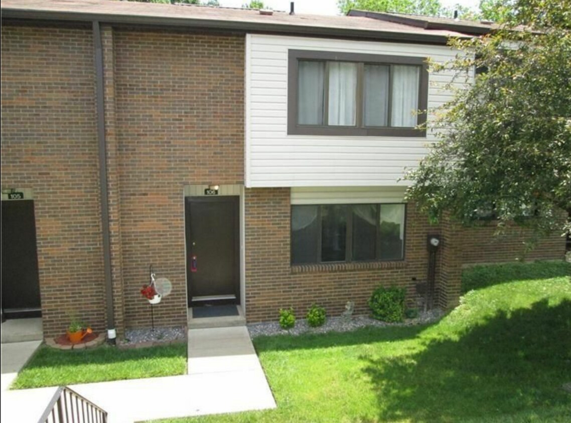 106 Springwater Ct, Coraopolis, PA 15108 Townhome Rentals in