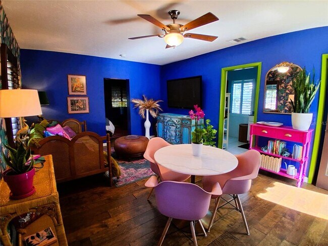 Foto del edificio - 451 Woodland Dr
