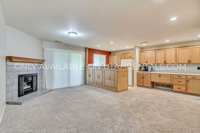 Building Photo - 7755 S Briarsprings Dr