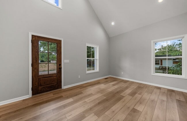 Building Photo - 609 Mayes Ln