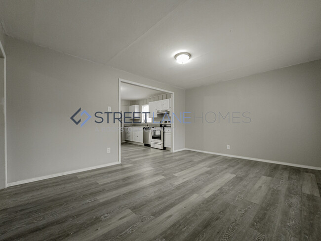 Building Photo - SIGN LEASE BY 2/28 AND GET $250 OFF FIRST ...