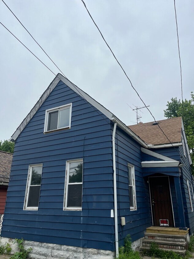 Foto principal - Section 8 Accepted! Spacious Newly Renovat...