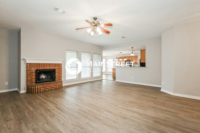 Foto del edificio - 4 Bedroom Pet-Friendly Home in Mansfield, TX with Main Street Renewal
