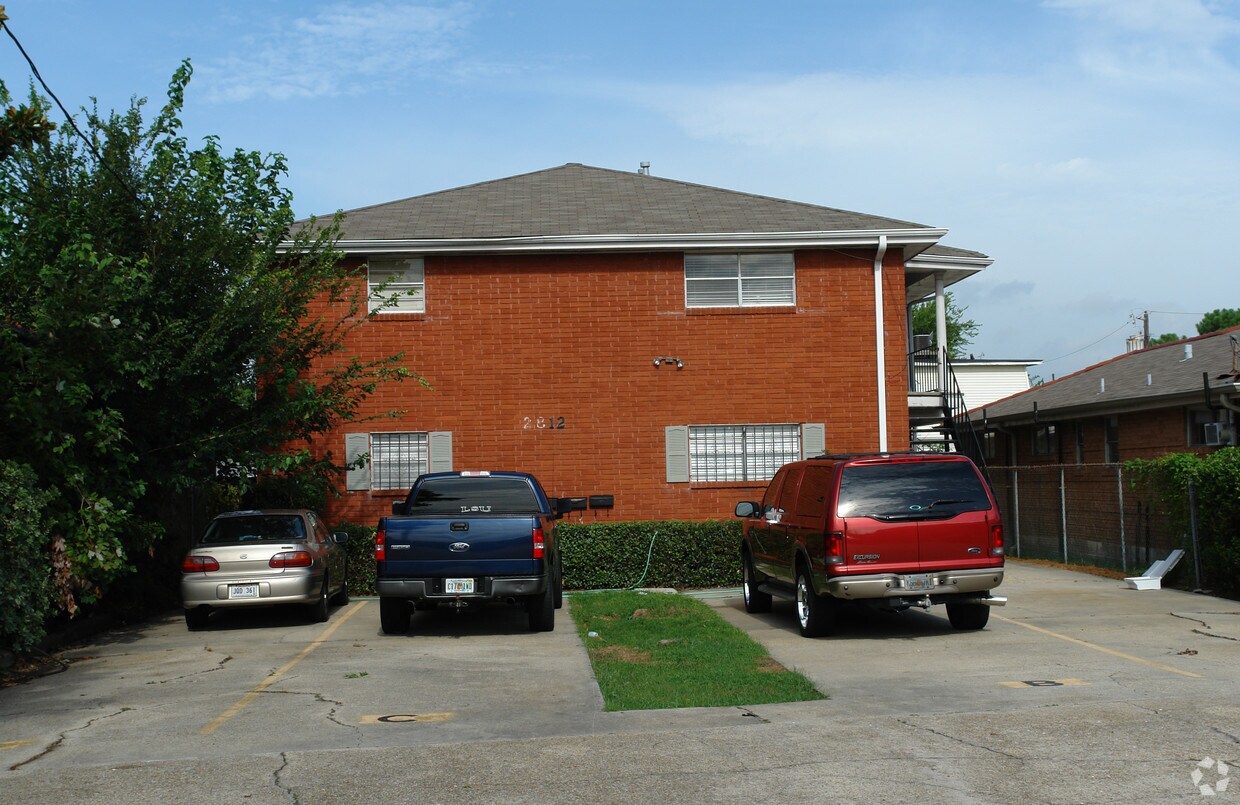 Building Photo - 2812 Lake Villa Dr
