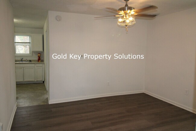 Building Photo - 1719 S Elm St