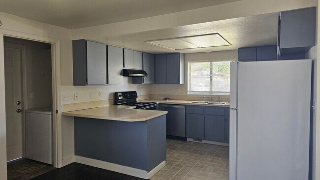 Building Photo - Located in Beautiful Meridian