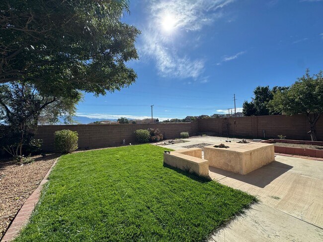 Building Photo - Spacious Home in Ventana Ranch