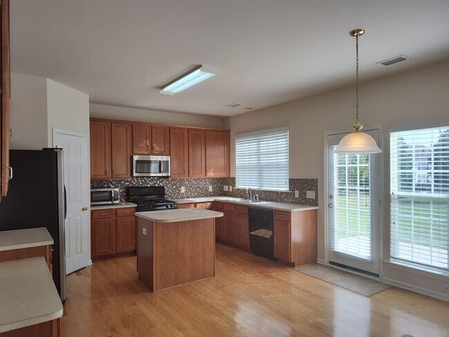 Foto del edificio - Gorgeous 4 beds, 2.5 bath home located in the Arbor Hills community!