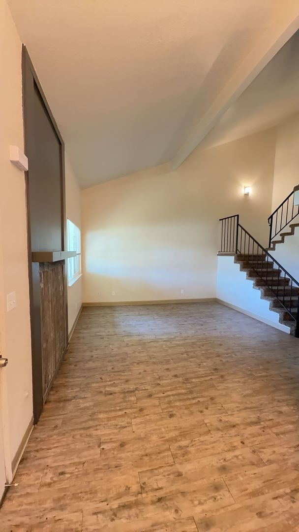 Foto del edificio - 2646 Pinedale #2 3 bed 1.5 bath Condo