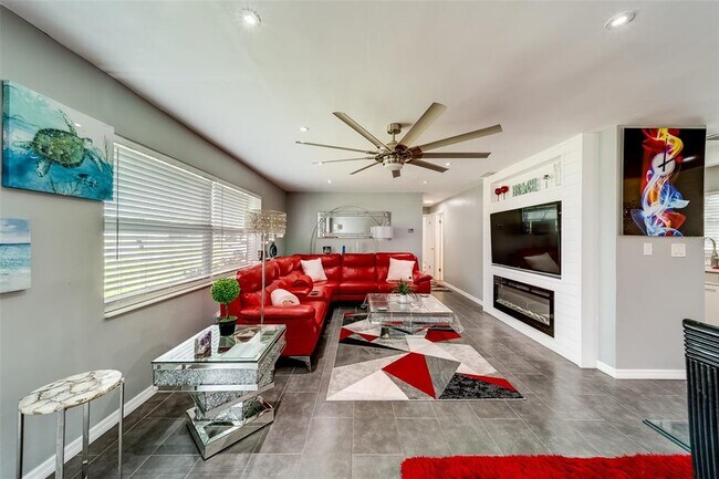 Building Photo - 8065 Ridge Rd