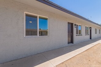 Building Photo - 1444 E Broadway Rd