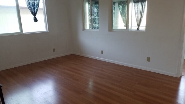 Building Photo - 1387 Frank St