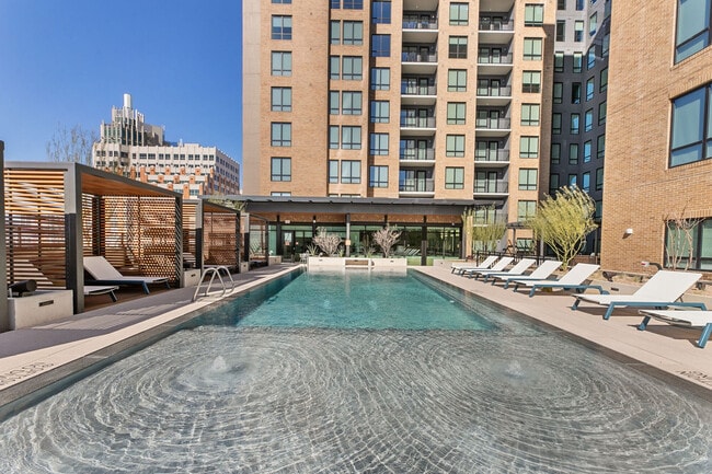 Foto del edificio - The Continental Residences