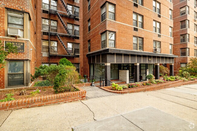 Building Photo - Warner House