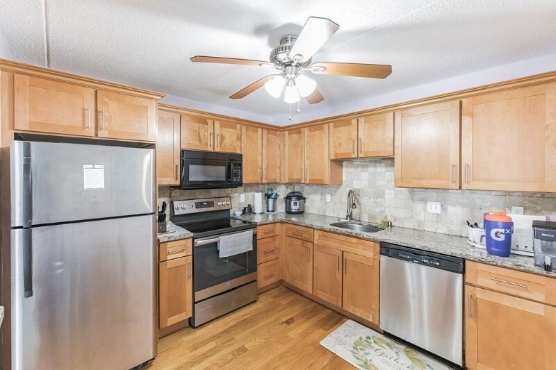 Primary Photo - 200 Cove Way