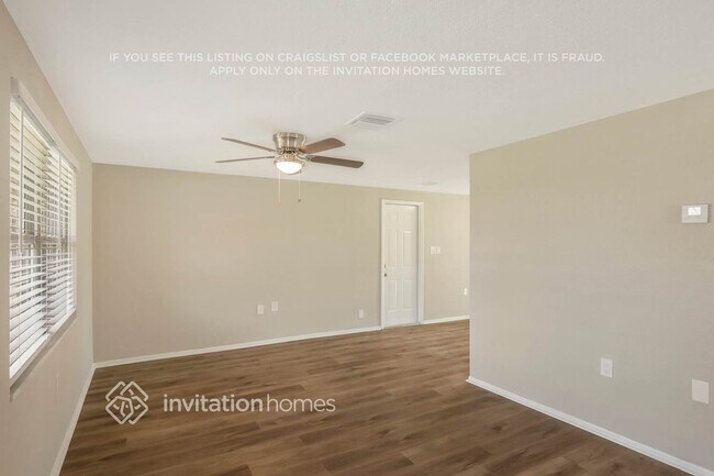 Foto del edificio - 10801 Corinth St