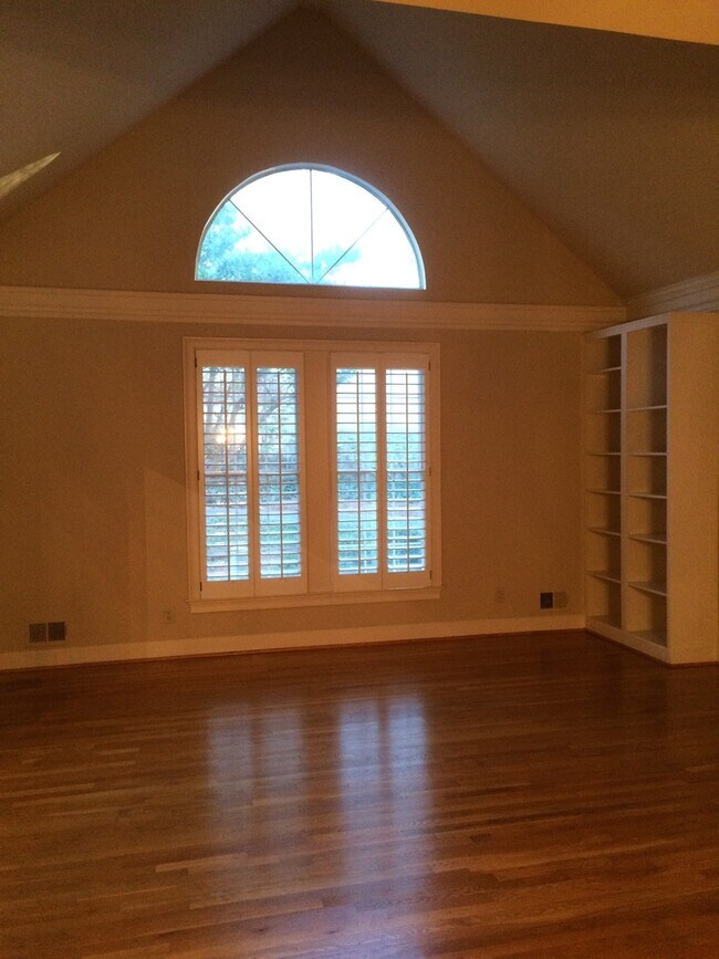 Foto del edificio - Spacious 4Bedroom/3.5 Bathroom in Lullwate...