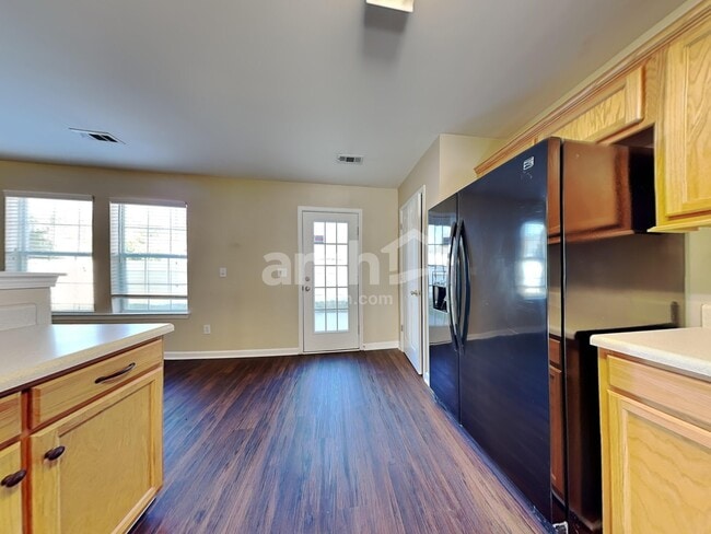 Building Photo - 144 Worcester Ln