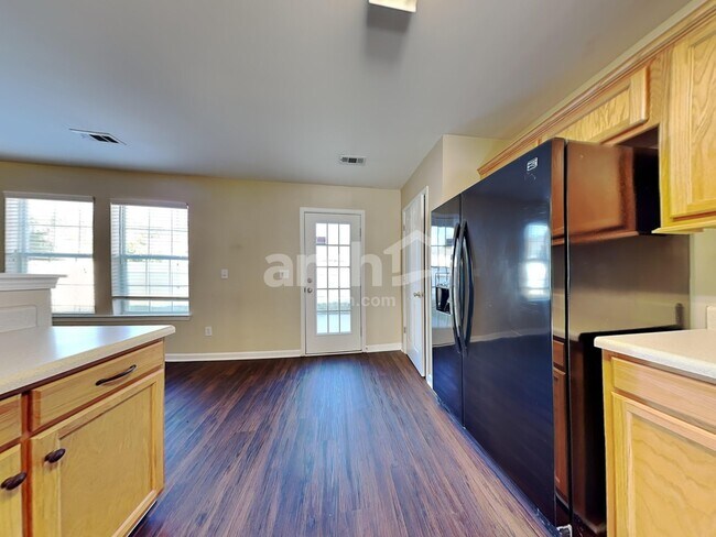 Foto del edificio - 144 Worcester Ln