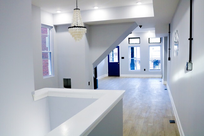 Comedor - 1716 Moreland Ave