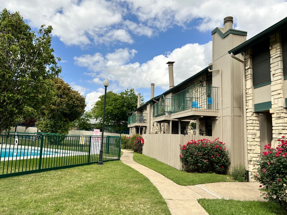 Primary Photo - Woodwillow Townhomes and Duplexes