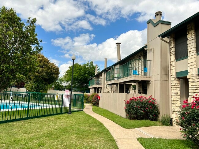 Building Photo - Woodwillow Townhomes