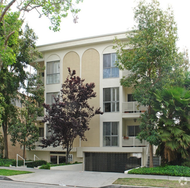 Foto del edificio - 244 N Almont Dr