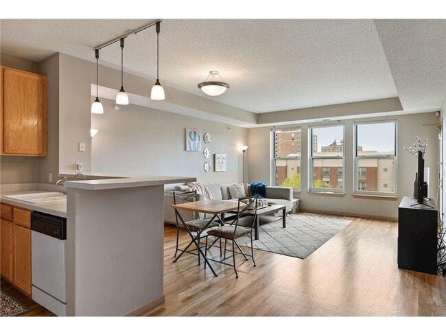 Foto del edificio - 560 N 2nd St