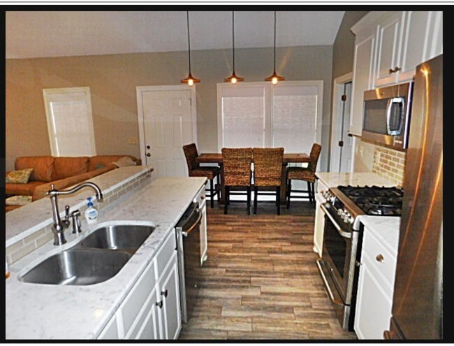 Building Photo - 520 McDonald Dr