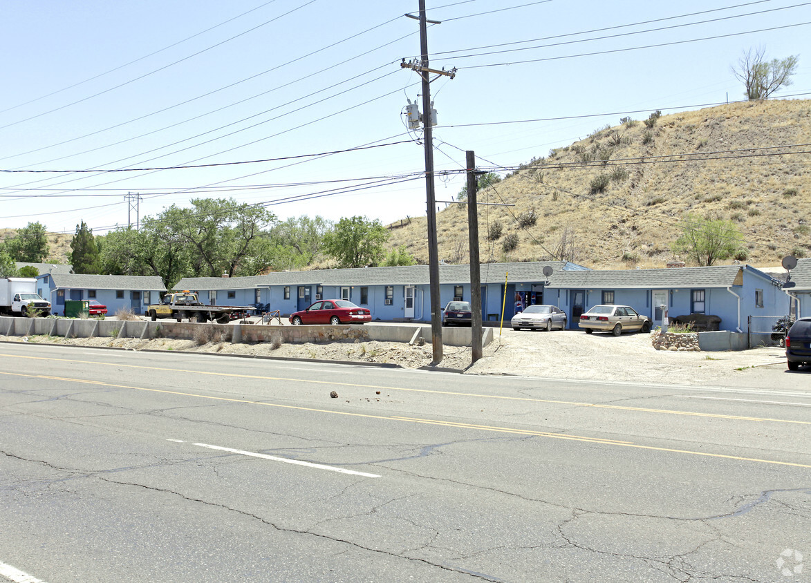 Primary Photo - 400 Santa Fe Dr