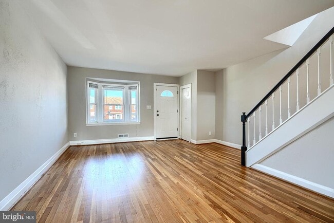 Building Photo - 817 N Marlyn Ave