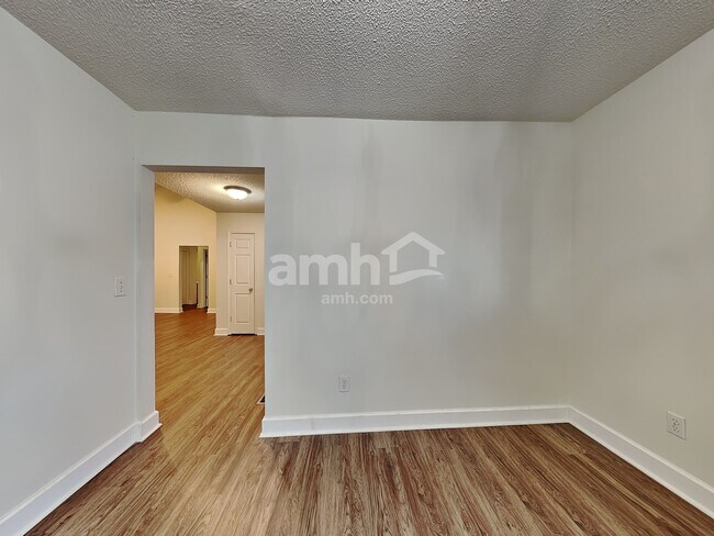 Building Photo - 207 Riesling Way