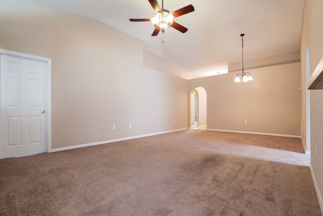 Foto del edificio - 125 Sterling Pine St