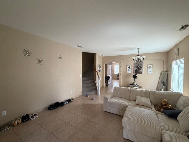 Building Photo - 12 Jackdaw Ct